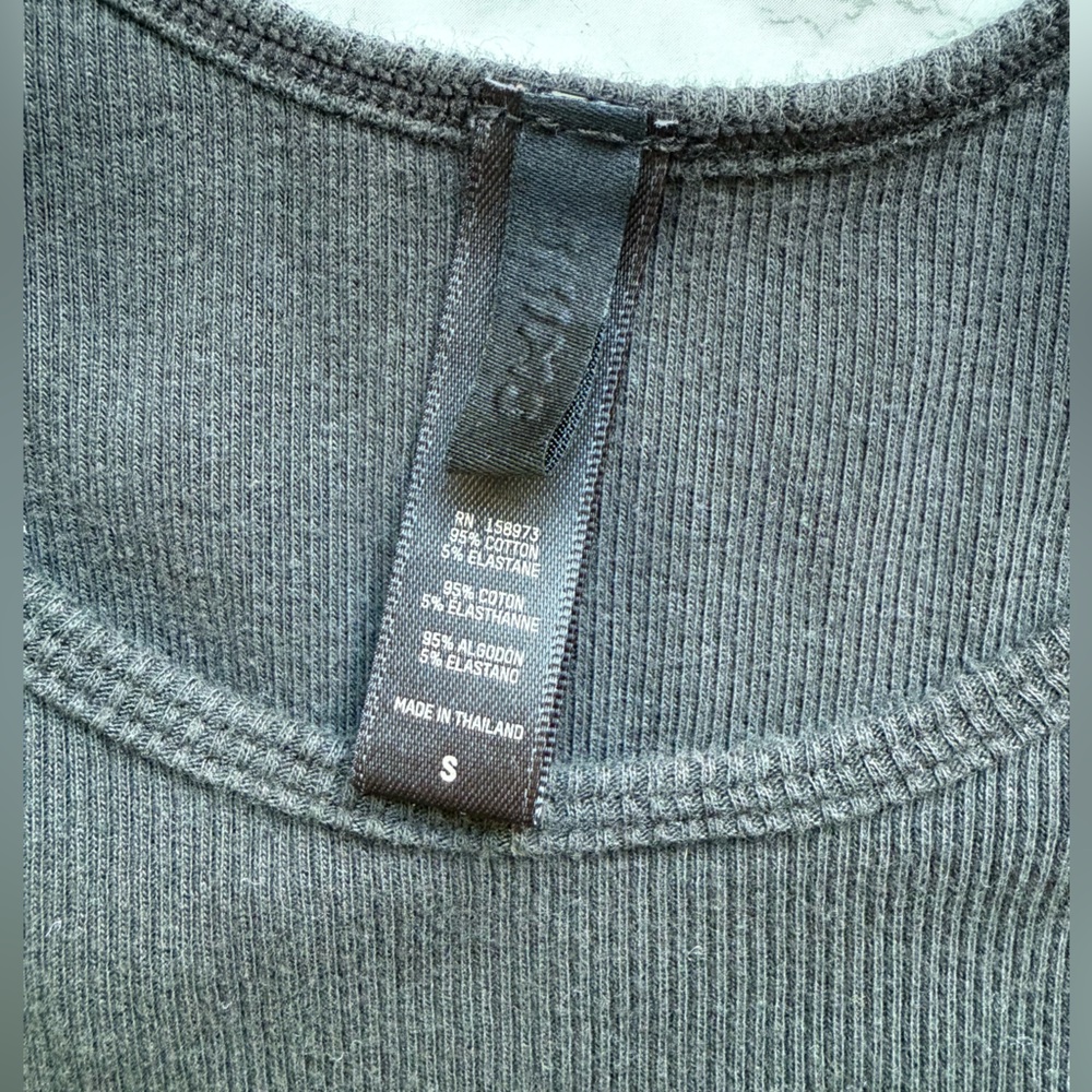 Skims Ribbed Tank Size Small - Picture 2 of 4
